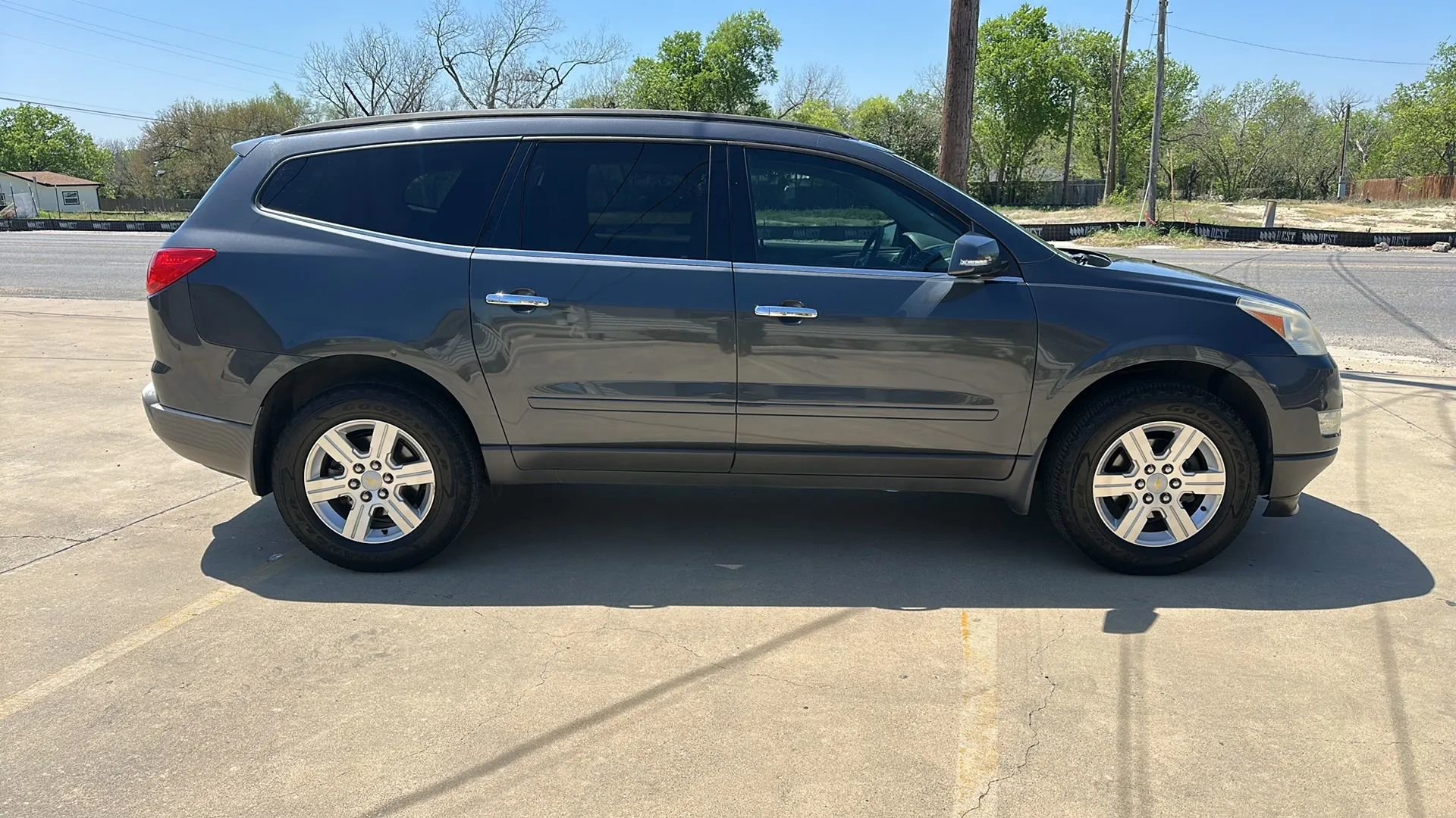 Used 2012 Chevrolet Traverse LT FWD image 6