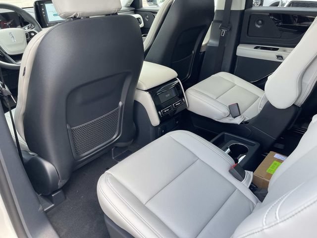 New 2026 Lincoln Aviator AWD image 18