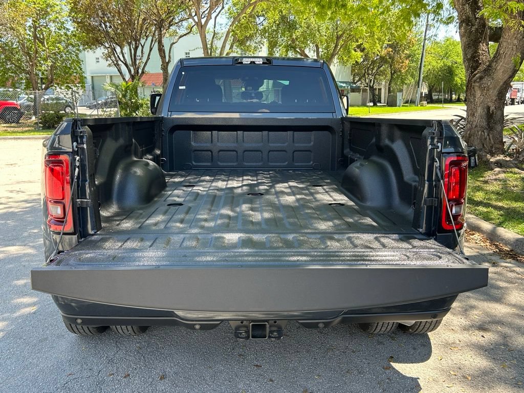 New 2026 RAM 3500 Big Horn AWD/4WD image 32