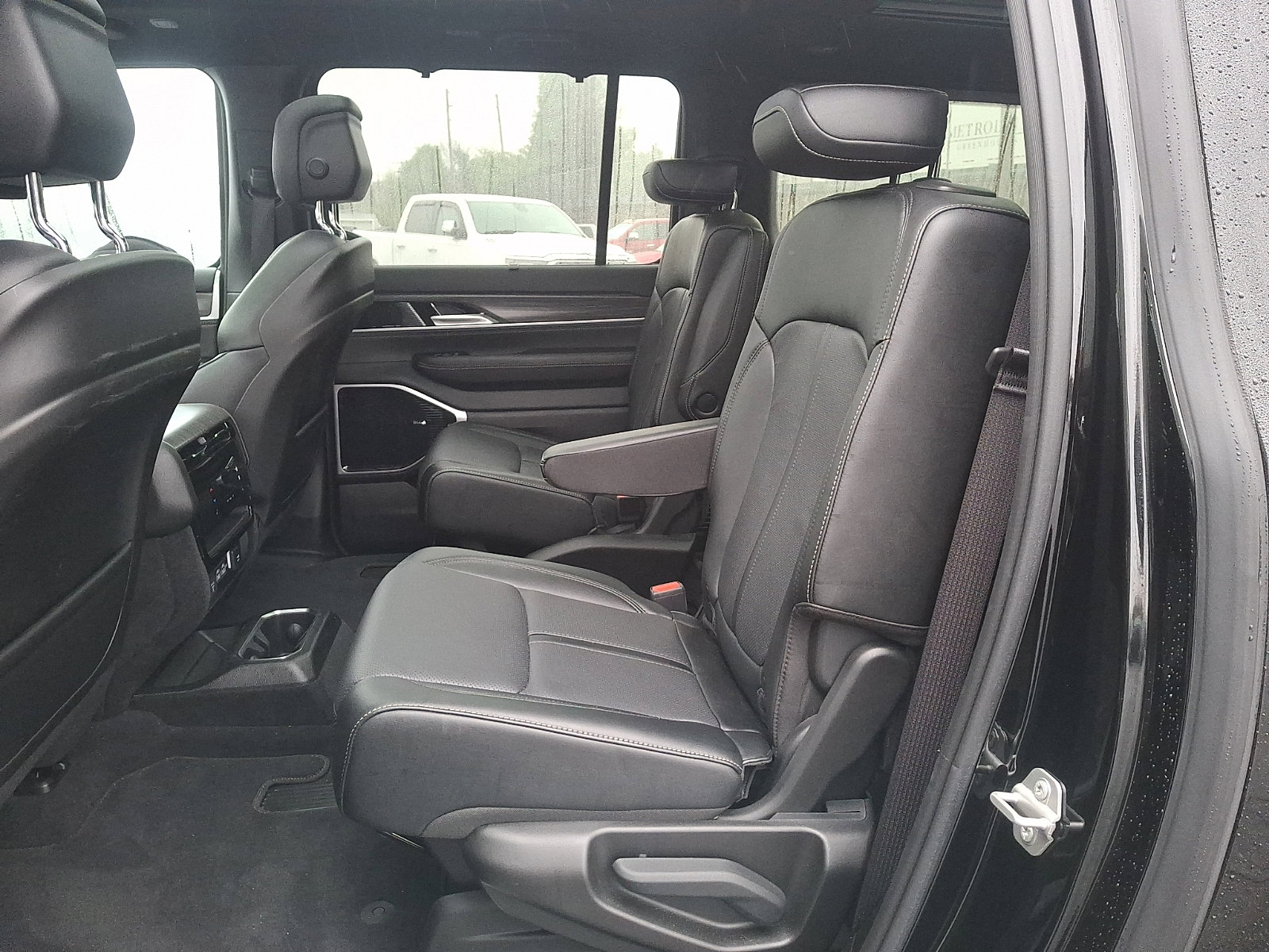 Used 2024 Jeep Wagoneer L Series III w/ Premium Group I image 10