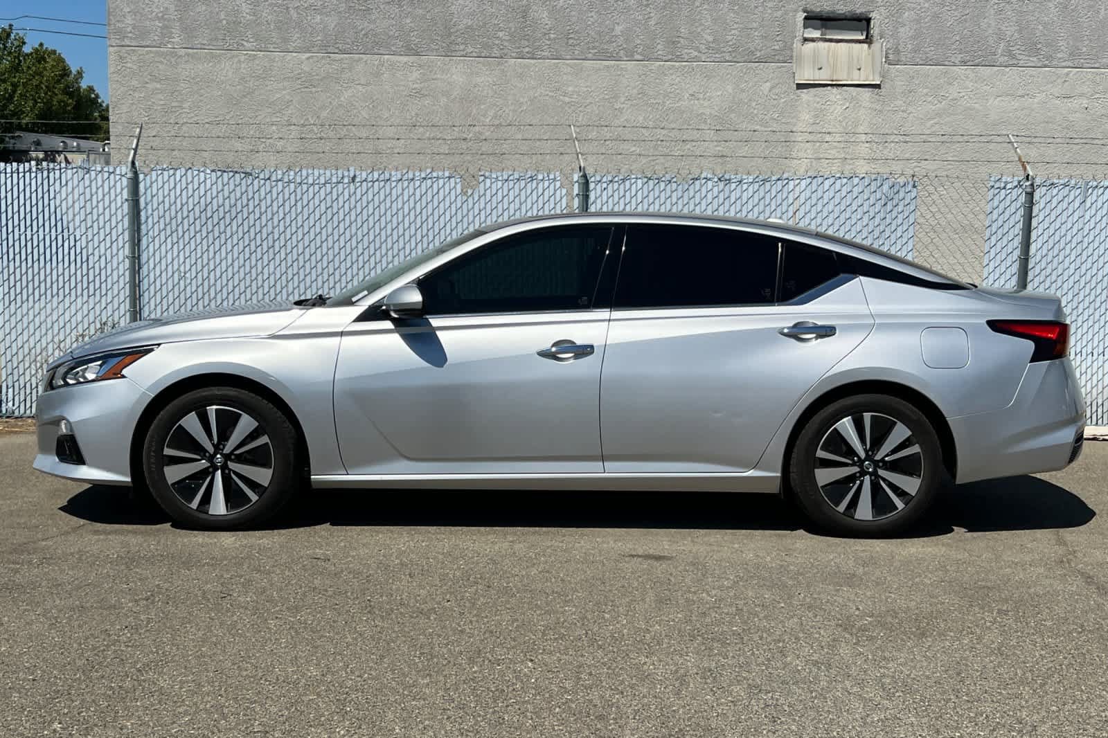Used 2019 Nissan Altima 2.5 SL FWD image 2