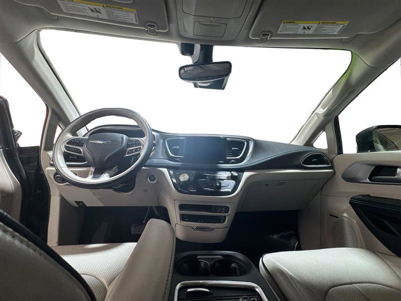 Used 2018 Chrysler Pacifica Limited w/ Advanced Safetytec Group image 13