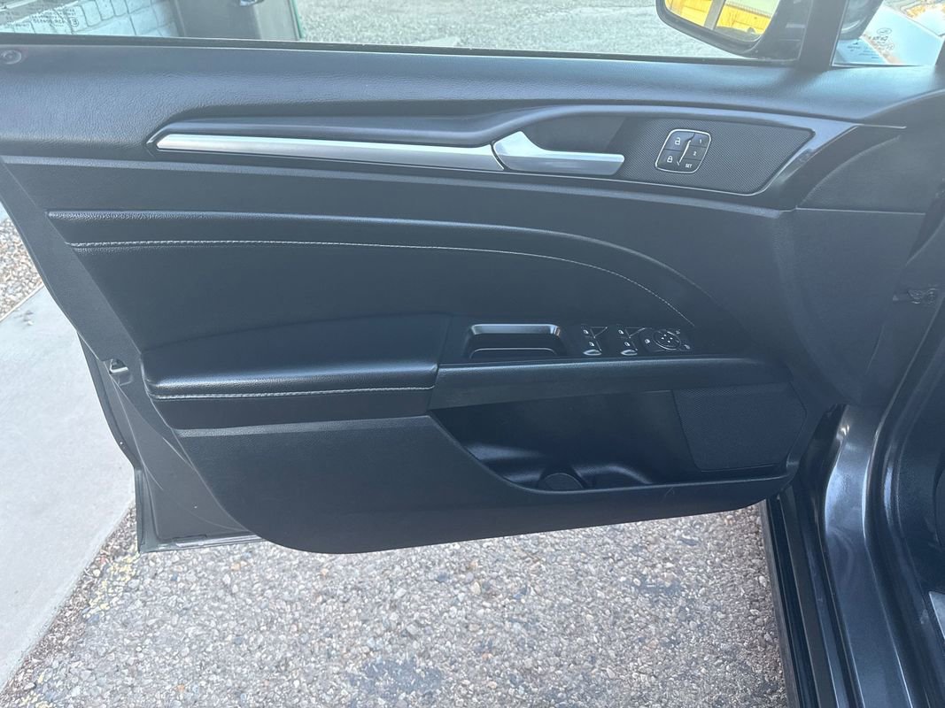 Used 2020 Ford Fusion Titanium AWD/4WD image 9