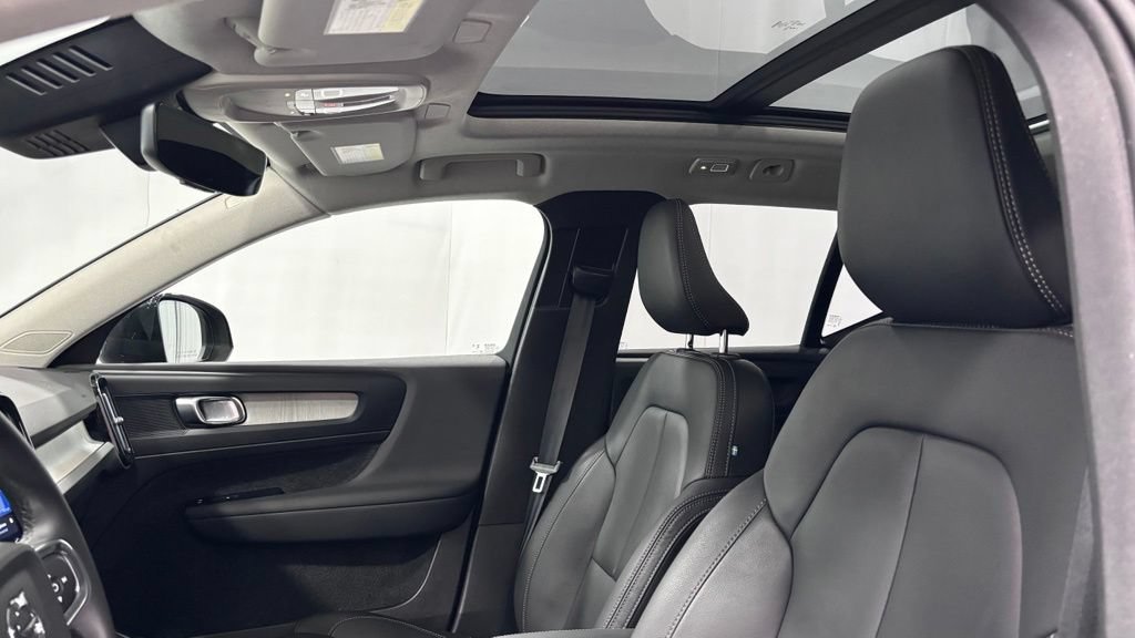 Certified 2026 Volvo XC40 B5 Plus AWD/4WD image 12