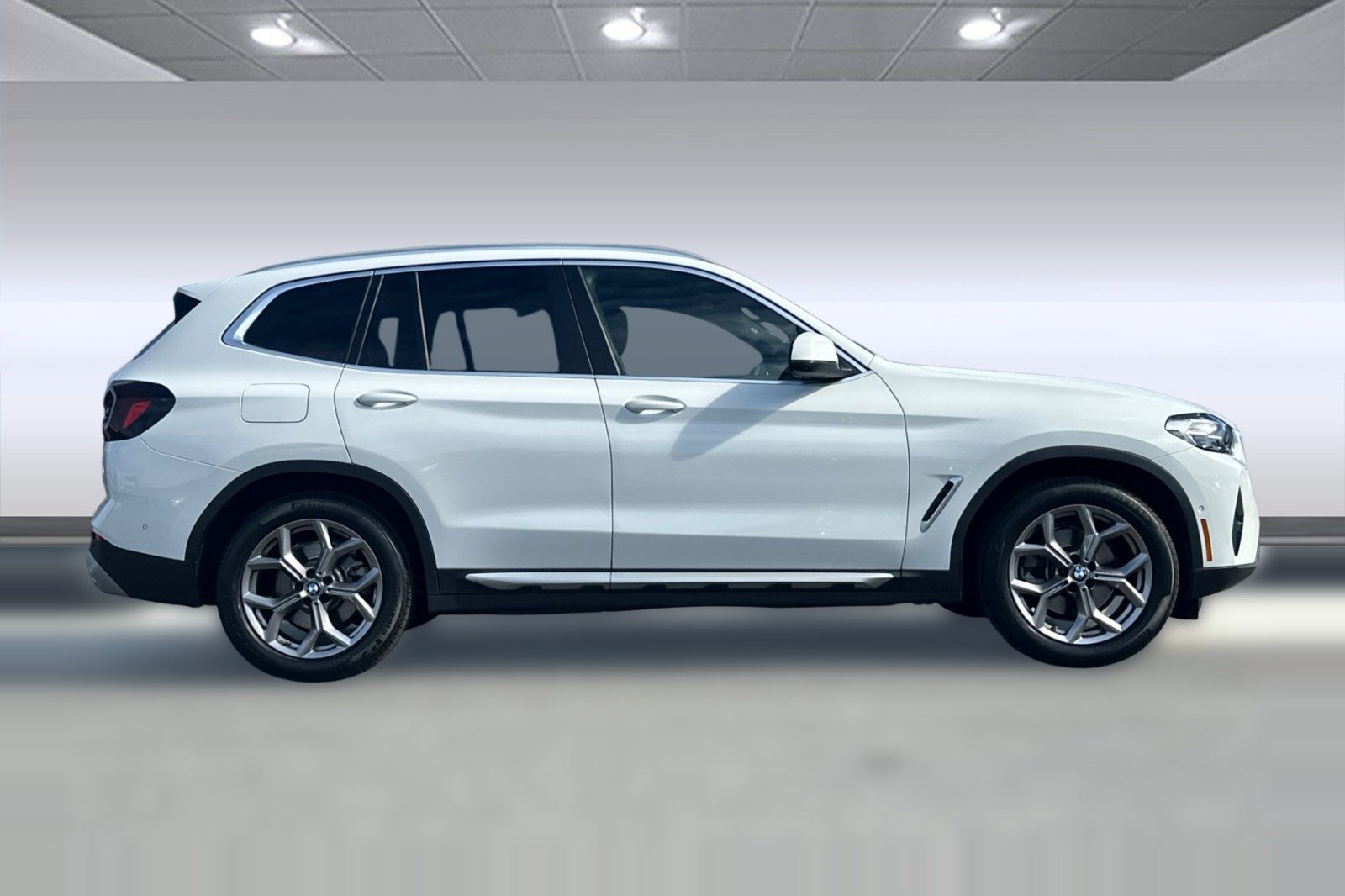 Used 2023 BMW X3 xDrive30i w/ Premium Package AWD/4WD image 8