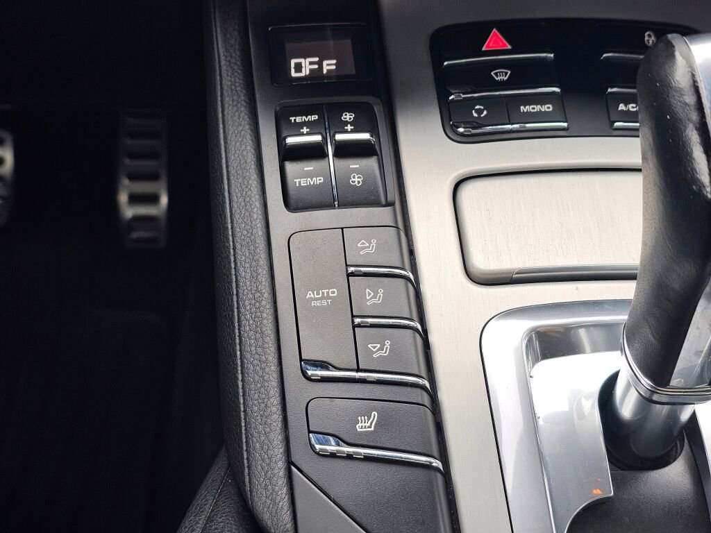 Used 2013 Porsche Cayenne GTS AWD/4WD image 28