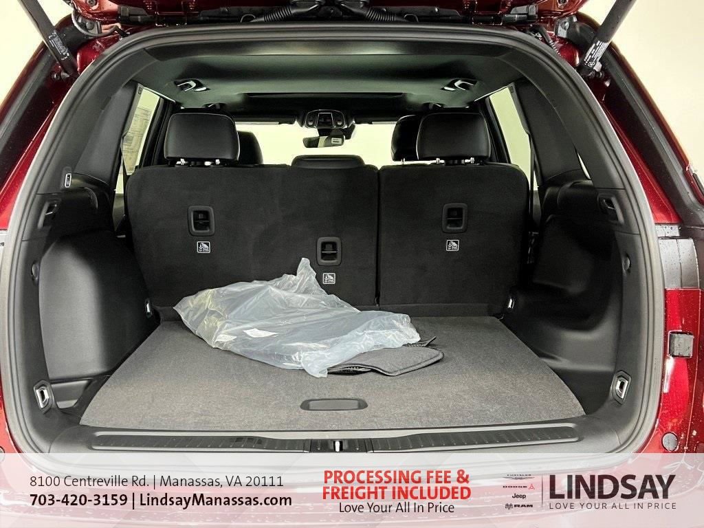 New 2025 Jeep Grand Cherokee Altitude image 8