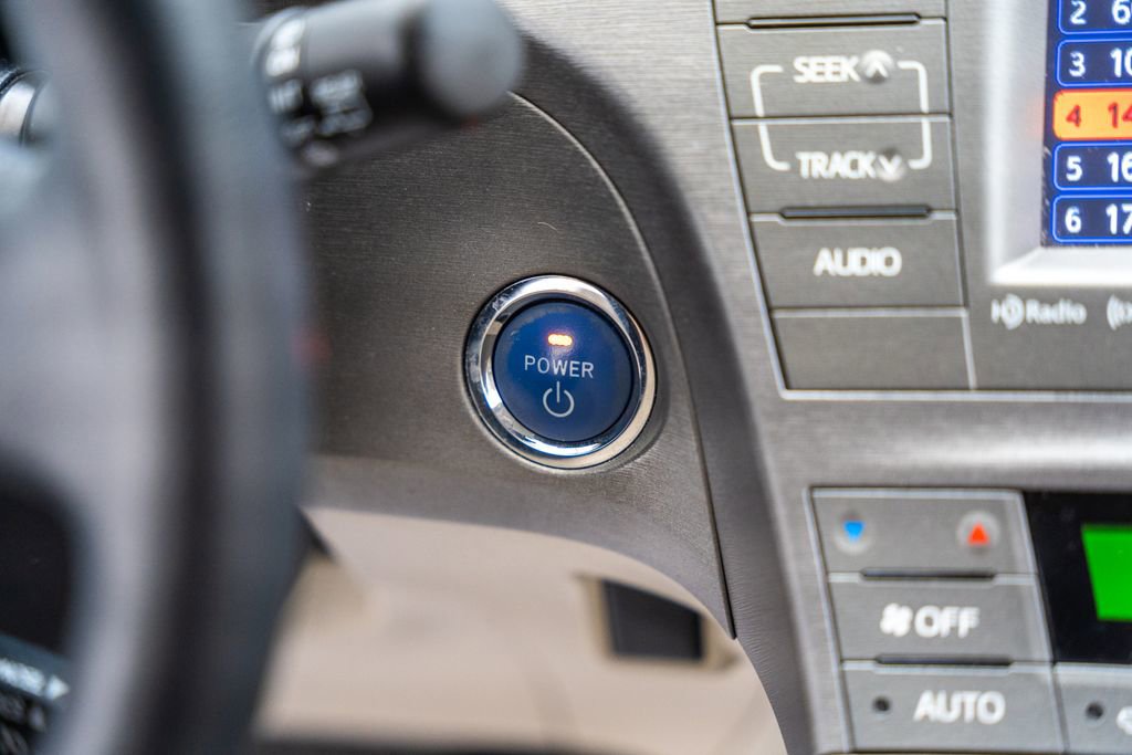 Used 2015 Toyota Prius Five FWD image 25