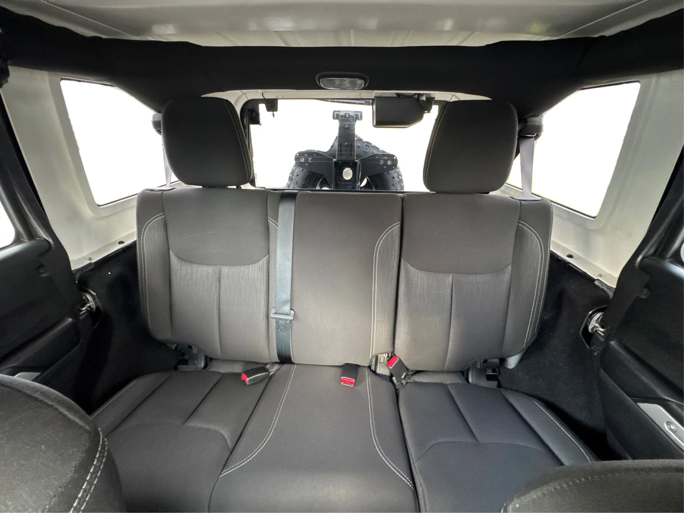 Used 2017 Jeep Wrangler Unlimited Rubicon w/ Connectivity Group image 15