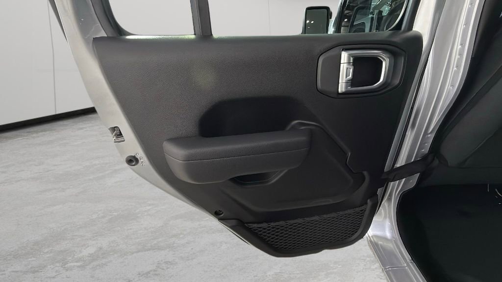 Used 2024 Jeep Wrangler Sport S image 31