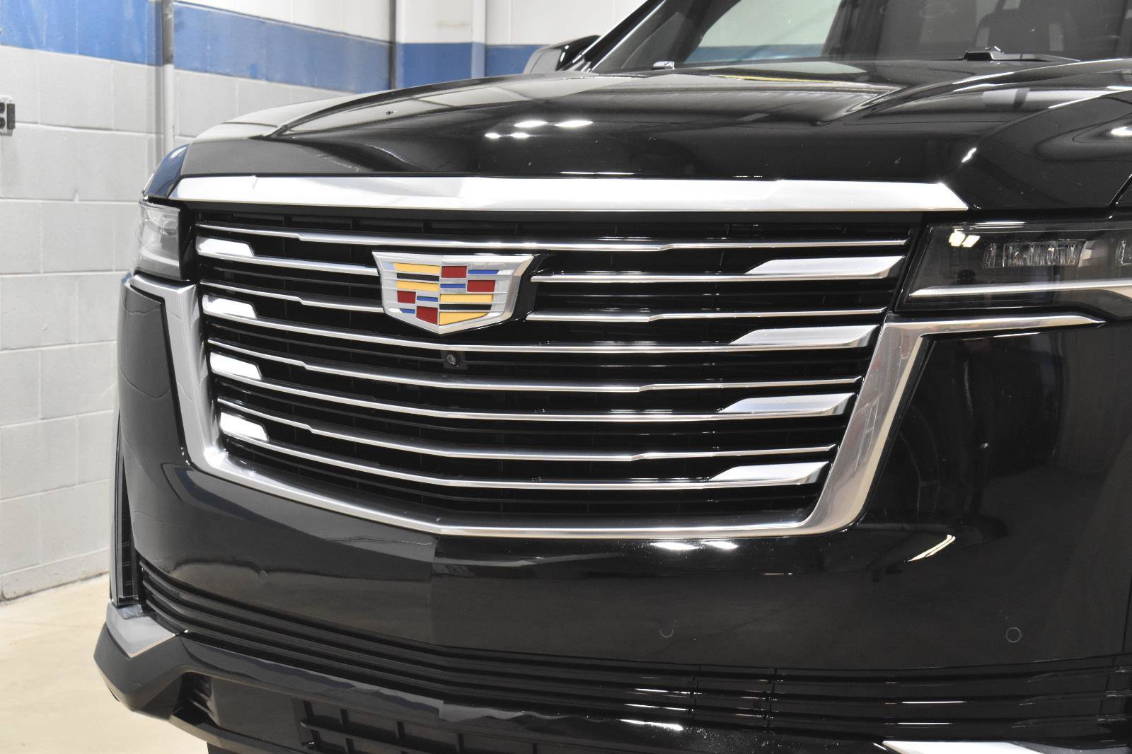 Certified 2023 Cadillac Escalade Premium Luxury Platinum w/ LPO, Floor Liner Package AWD/4WD image 30