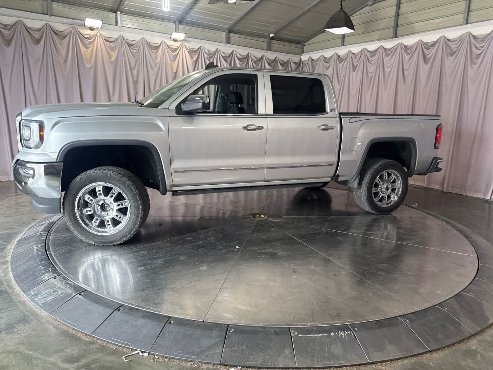 Used 2017 GMC Sierra 1500 SLT w/ SLT Premium Package AWD/4WD image 6