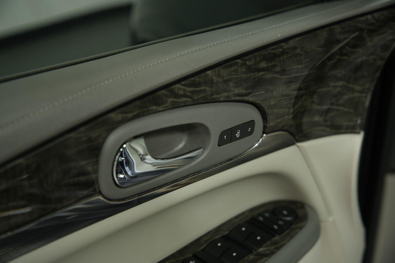 Certified 2014 Buick Enclave Premium FWD image 35
