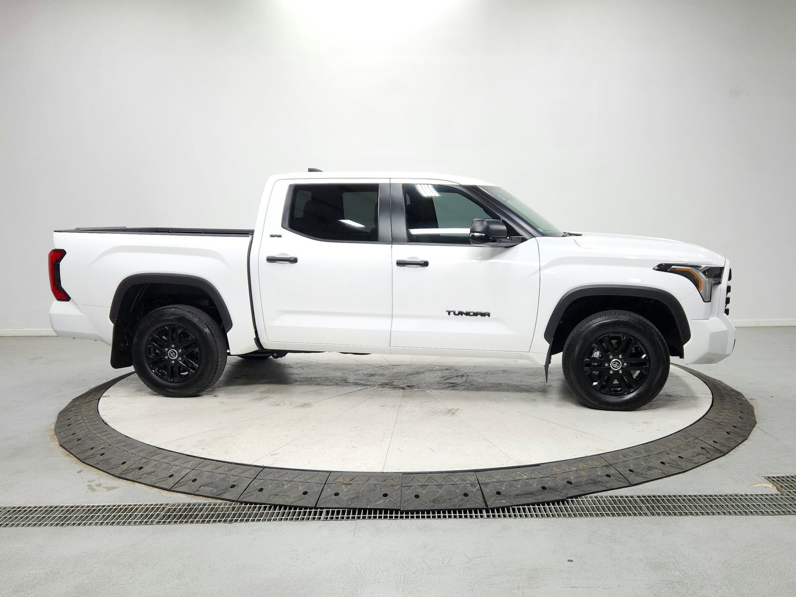 Used 2024 Toyota Tundra SR5 AWD/4WD image 8