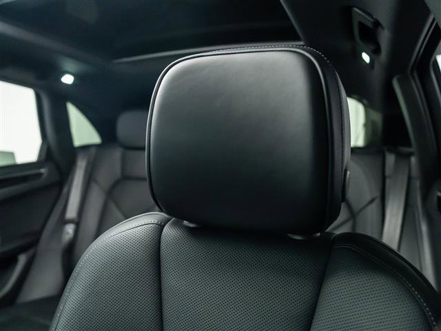 Certified 2025 Porsche Macan image 21