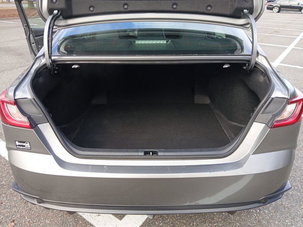 Used 2025 Toyota Camry SE image 21