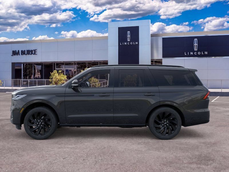 New 2026 Lincoln Navigator Reserve w/ Jet Appearance Package AWD/4WD image 3