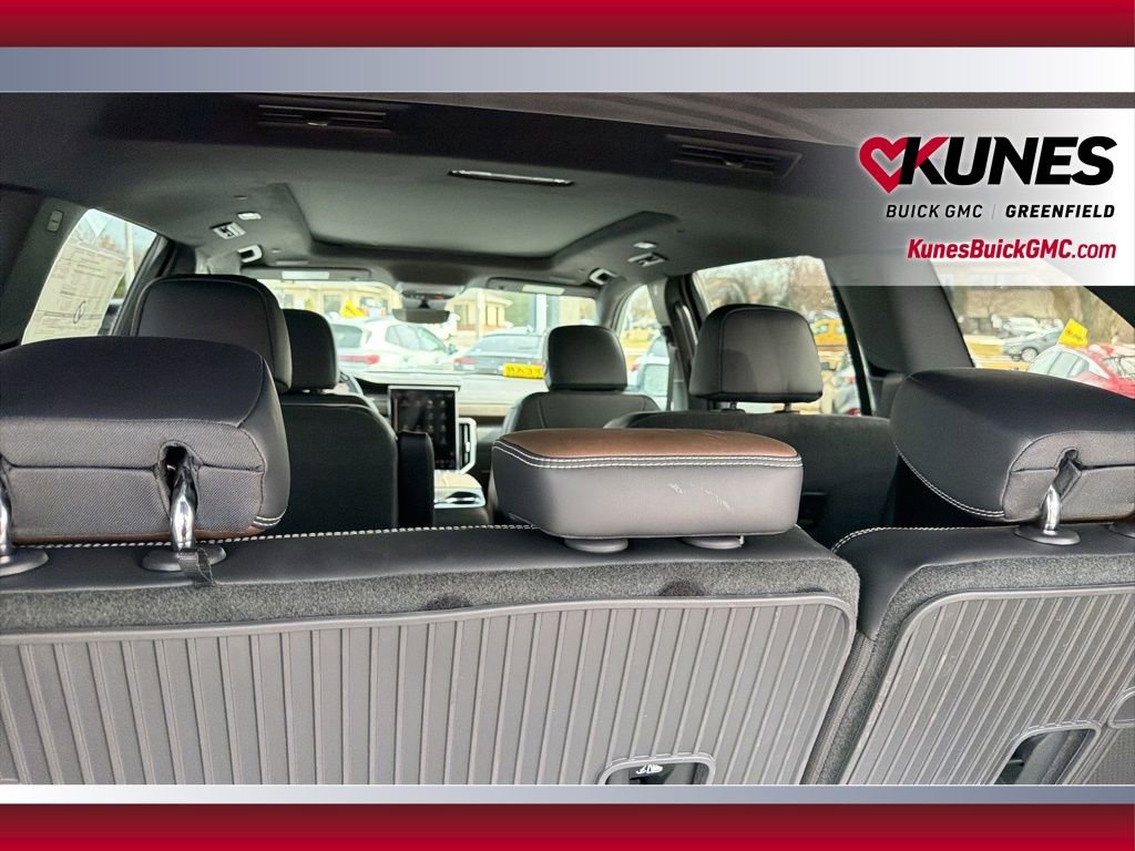 New 2026 GMC Acadia Denali Ultimate w/ LPO, Floor Liner Package image 39