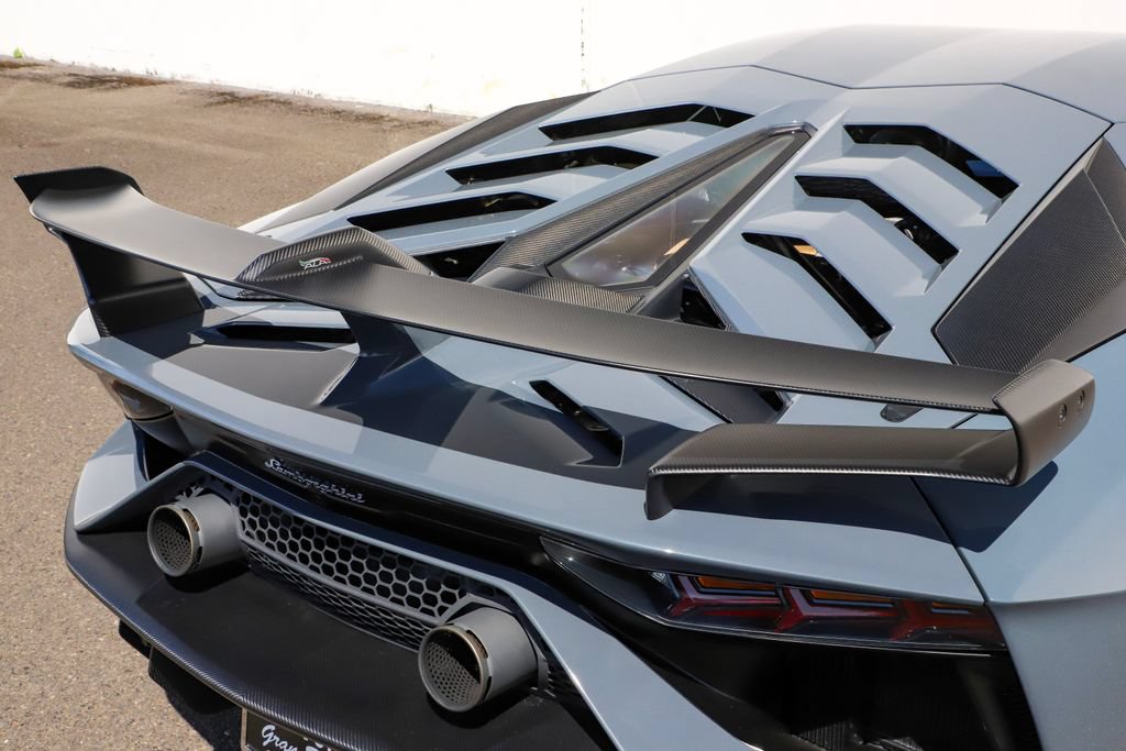Used 2019 Lamborghini Aventador SVJ AWD/4WD image 14