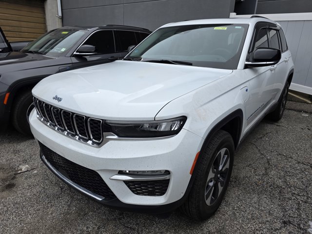 Used 2022 Jeep Grand Cherokee Limited 4xe w/ Luxury Tech Group II image 2