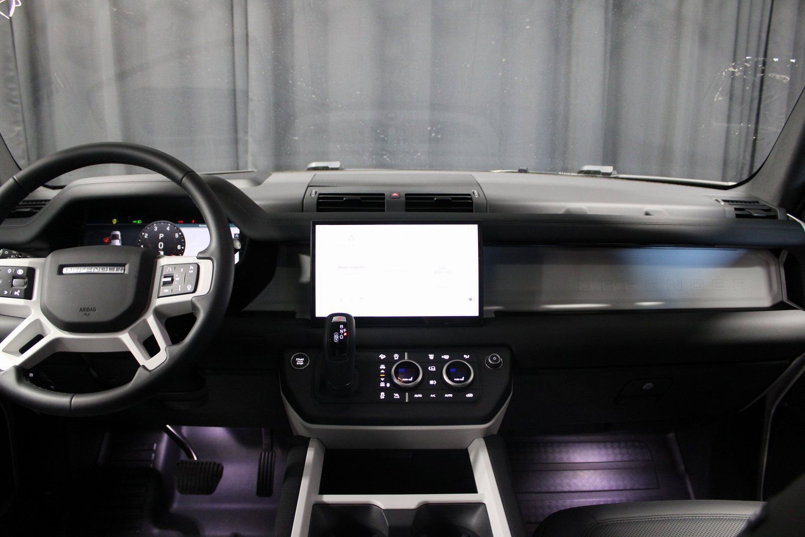 Used 2025 Land Rover Defender 110 S image 4