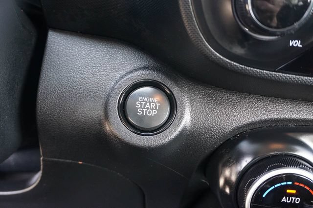 Used 2025 Hyundai Venue SEL FWD image 20