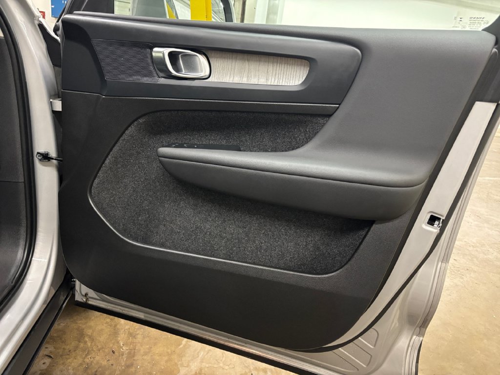 Certified 2023 Volvo XC40 B5 Core AWD/4WD image 15