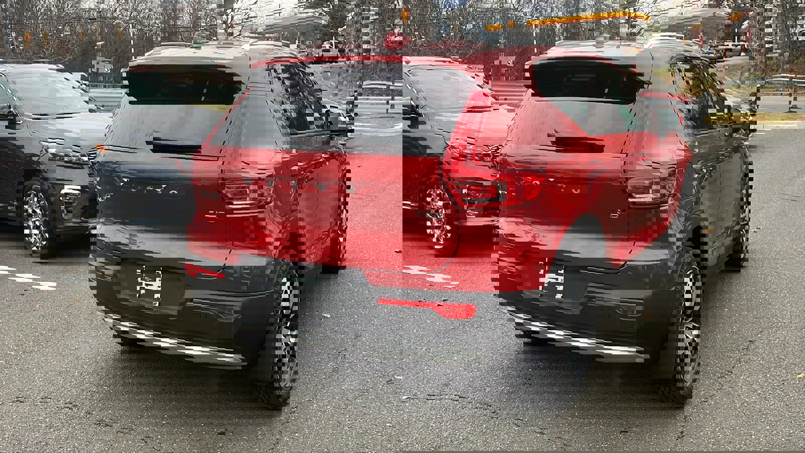 Used 2022 Volvo XC40 T5 Momentum image 7