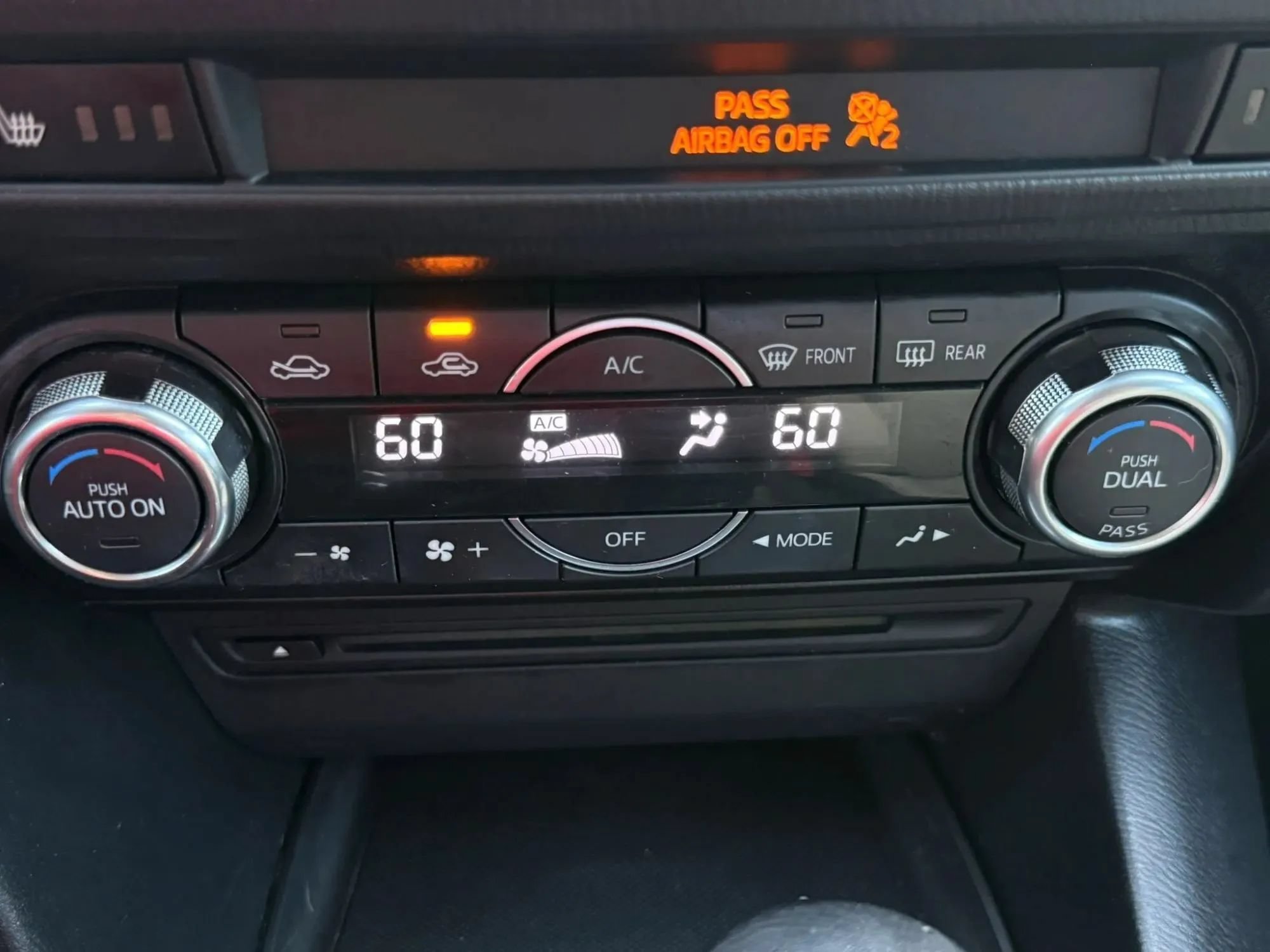 Used 2014 MAZDA MAZDA3 s Grand Touring FWD image 27
