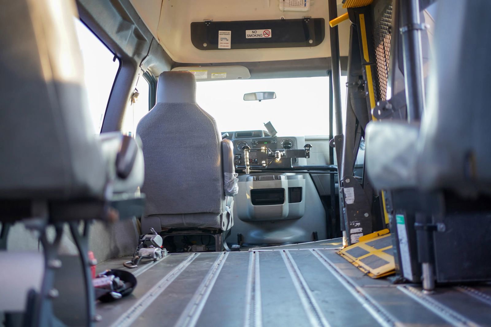 Used 2014 Ford E-350 and Econoline 350 Extended Super Duty w/ Power Group RWD image 18