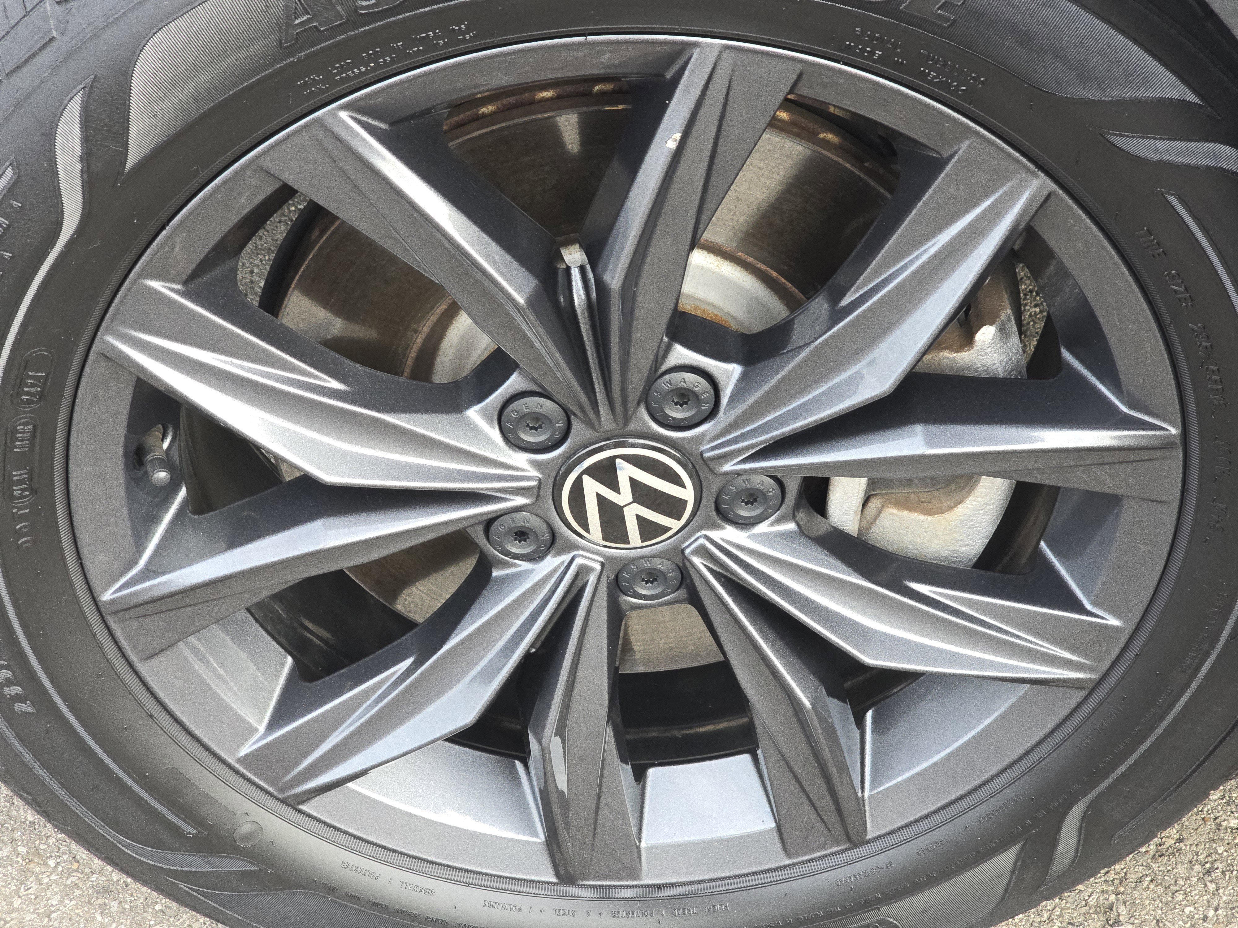 Certified 2022 Volkswagen Tiguan SE image 17