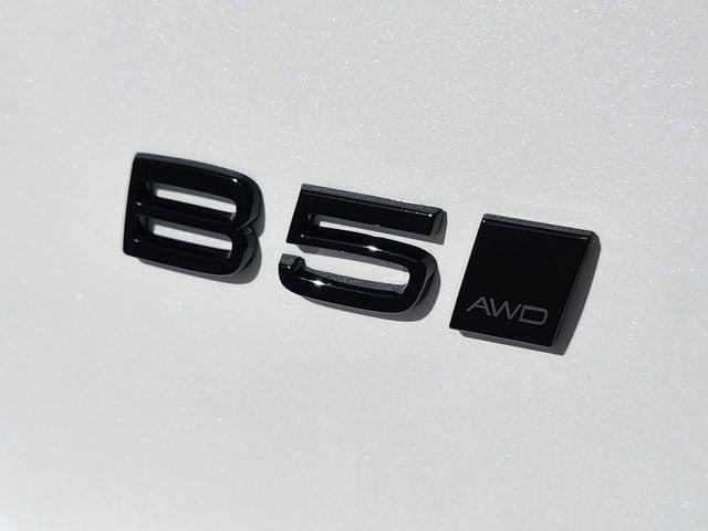 New 2026 Volvo XC40 B5 Ultra w/ Climate Package AWD/4WD image 17