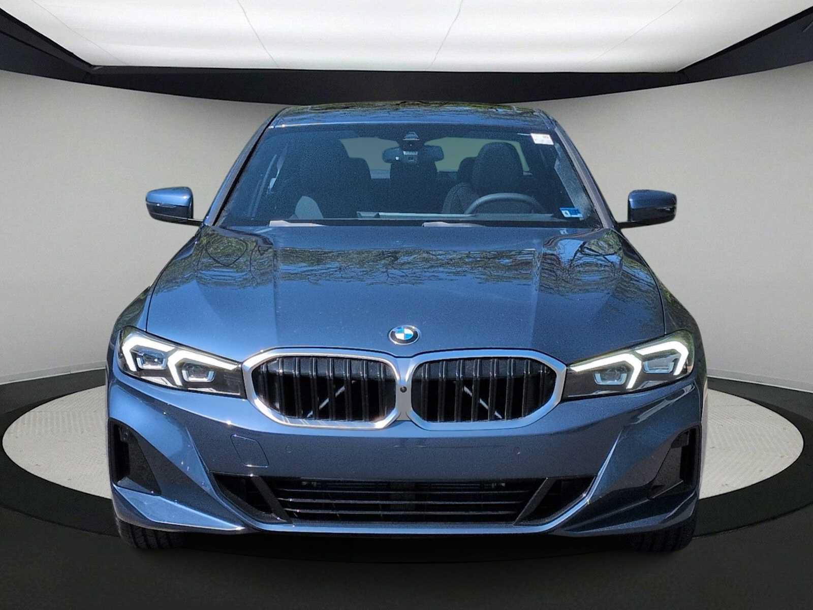 Used 2026 BMW 330i xDrive Sedan w/ Premium Package AWD/4WD image 3