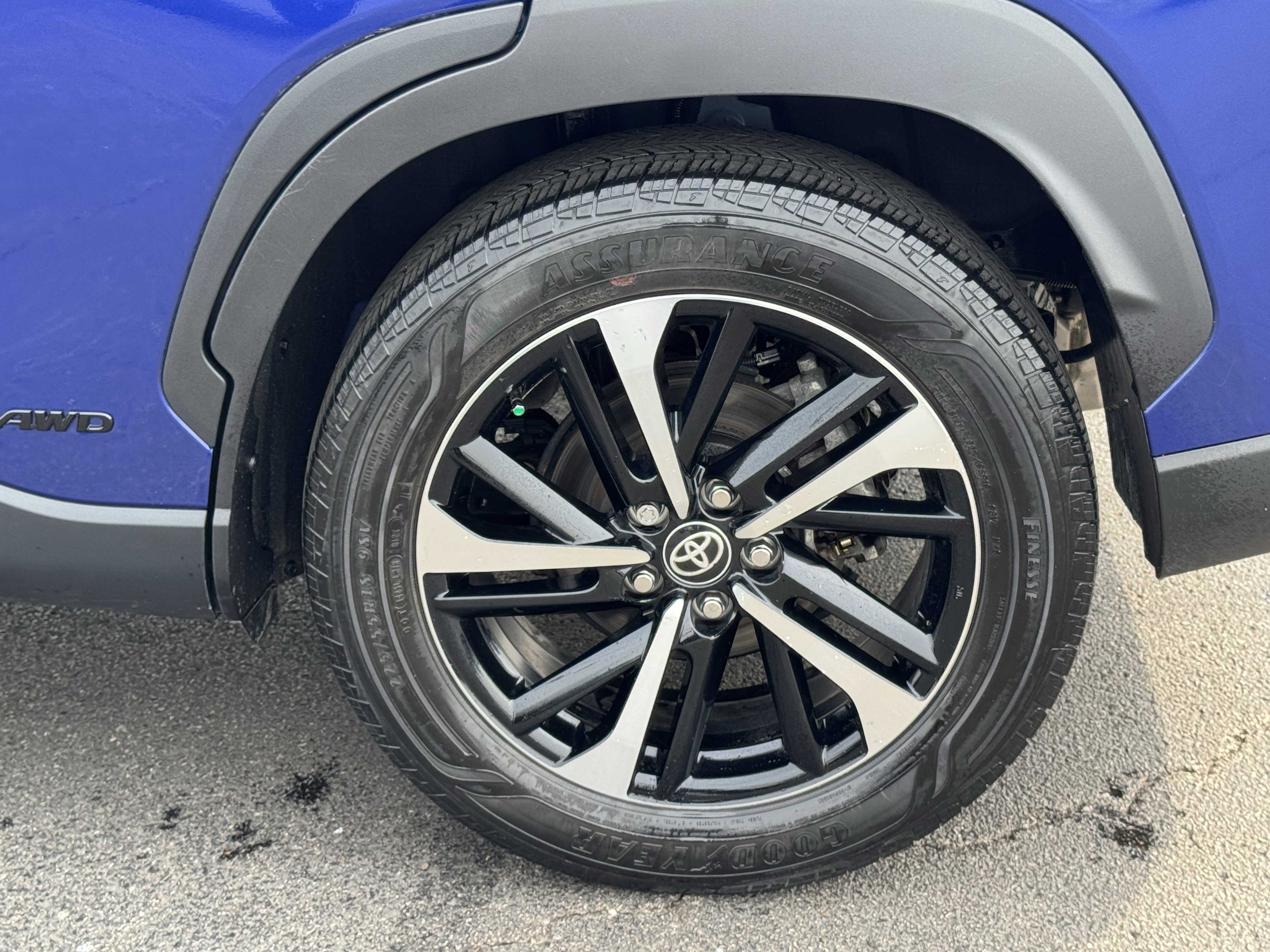 Used 2024 Toyota Corolla Cross XSE w/ Convenience Package image 41