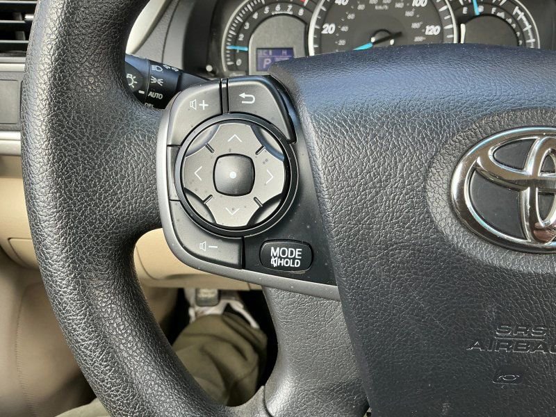 Used 2014 Toyota Camry LE image 16