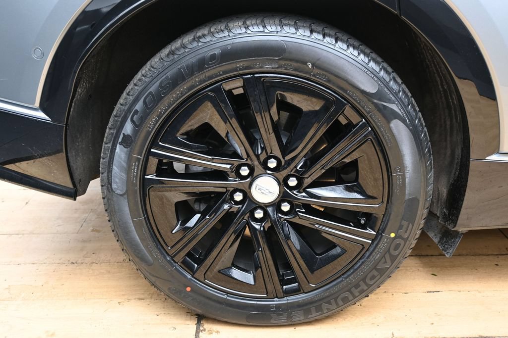 Used 2024 Cadillac Lyriq Luxury AWD/4WD image 13