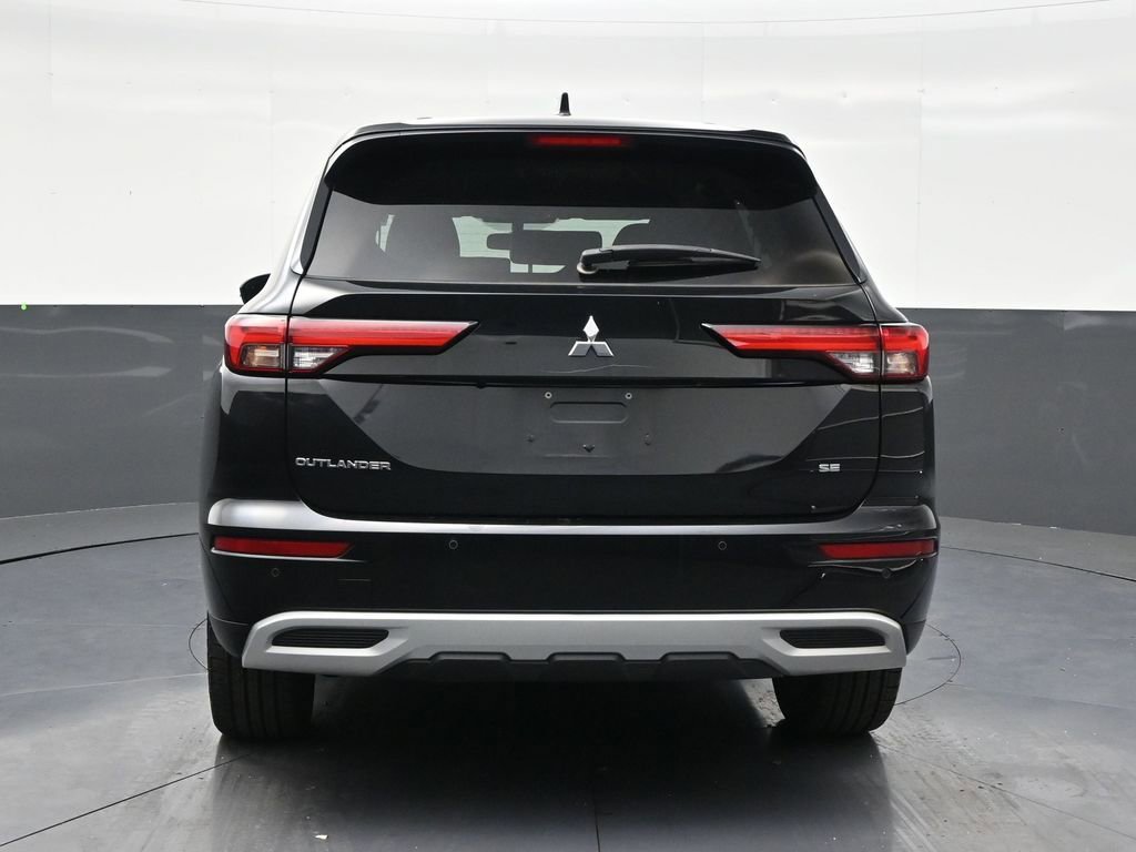 Used 2022 Mitsubishi Outlander SE image 4