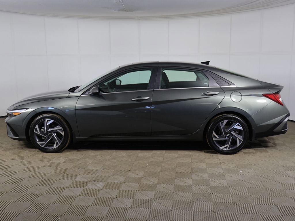 Used 2025 Hyundai Elantra Limited FWD image 29