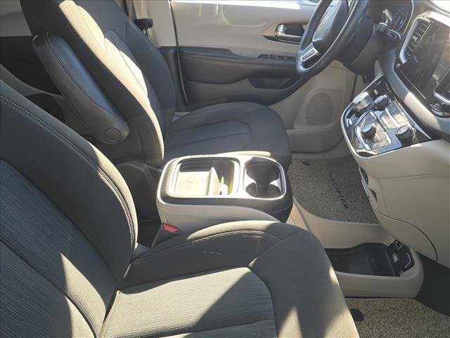 Used 2020 Chrysler Pacifica Touring w/ Advanced Safetytec Group image 5