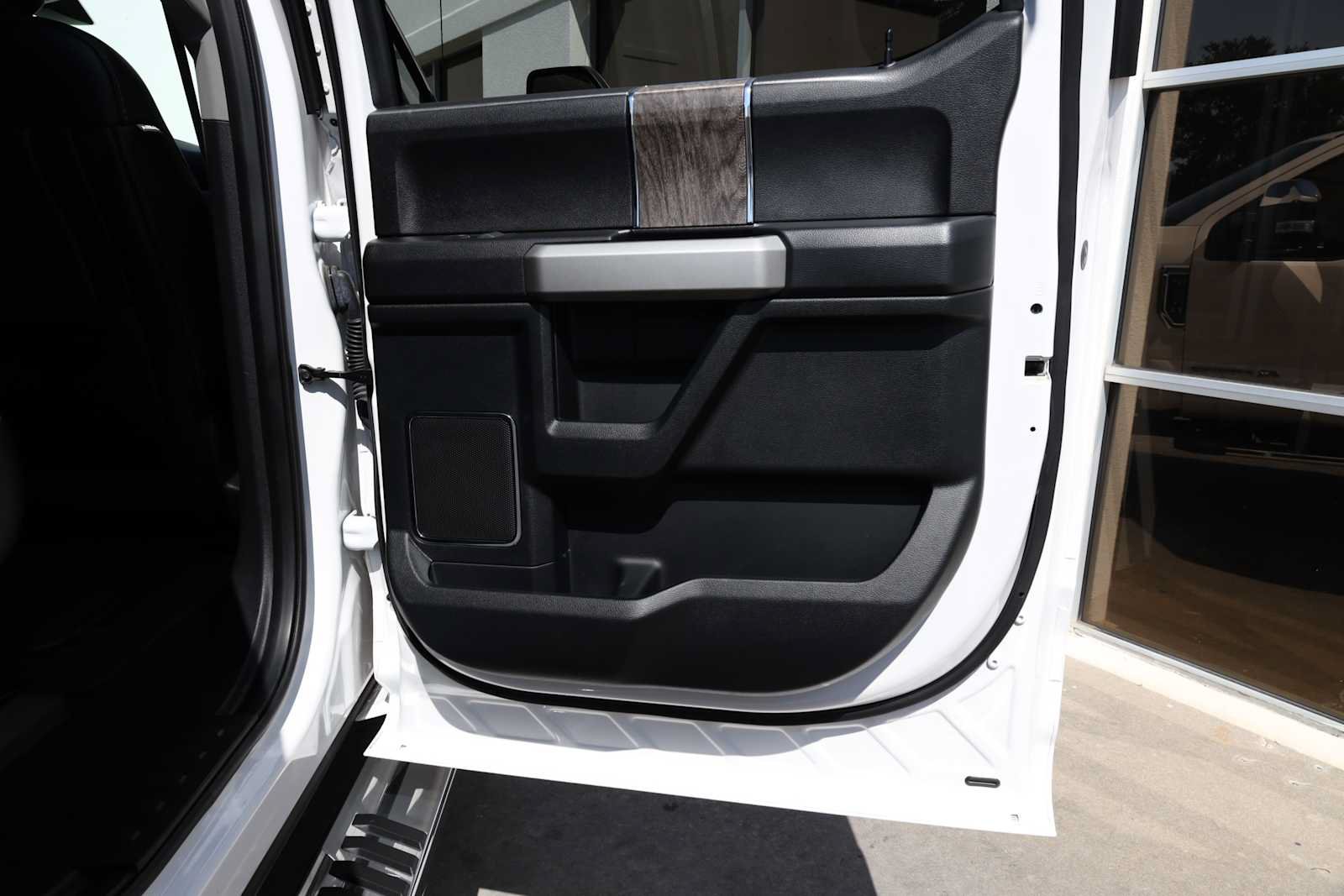 Used 2018 Ford F250 Lariat w/ Lariat Ultimate Package AWD/4WD image 54