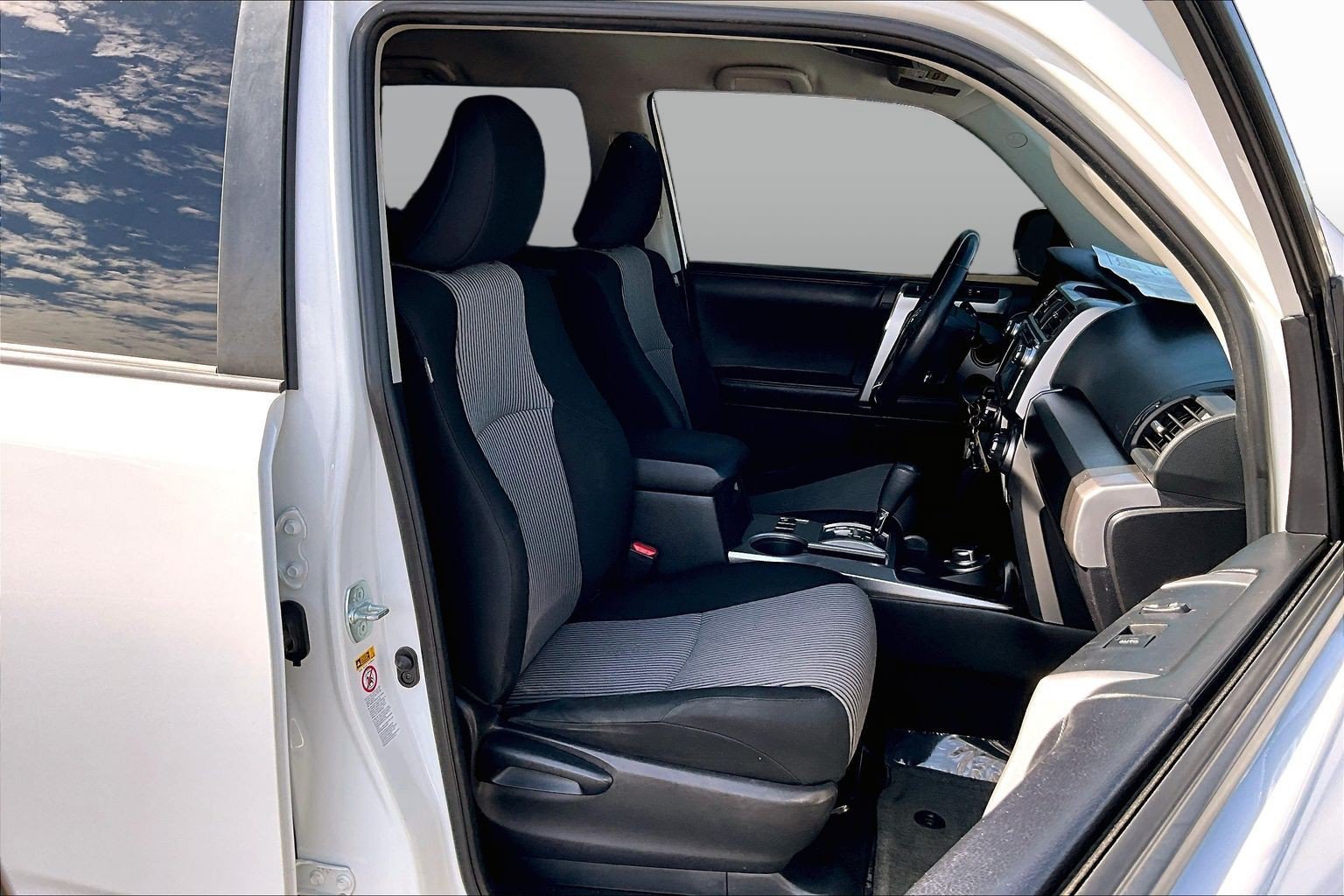Used 2016 Toyota 4Runner SR5 w/ Convenience Package AWD/4WD image 7