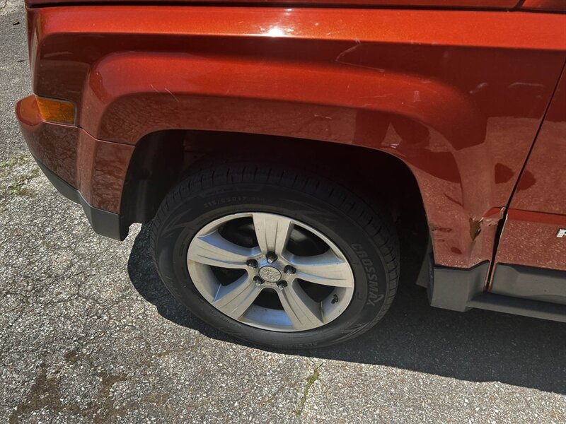 Used 2012 Jeep Patriot Latitude w/ Sun/Sound Group AWD/4WD image 17