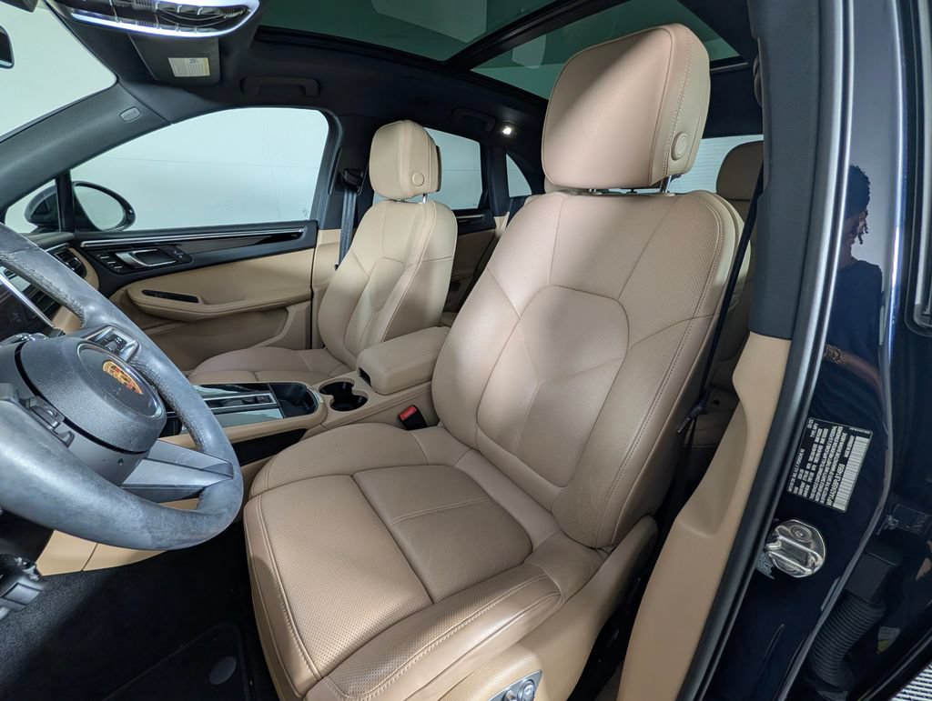 Certified 2023 Porsche Macan AWD/4WD image 5