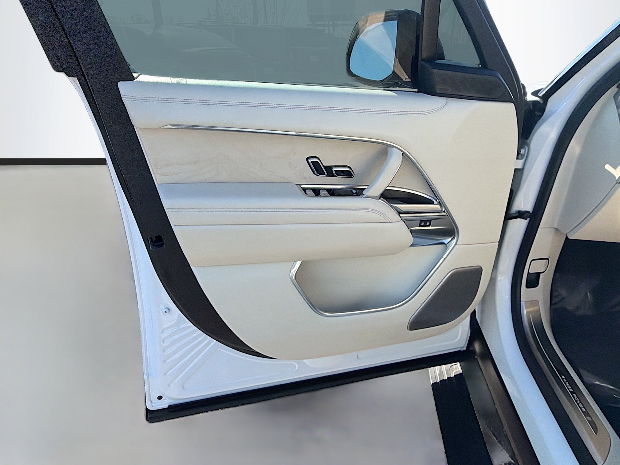 Used 2023 Land Rover Range Rover SV image 23