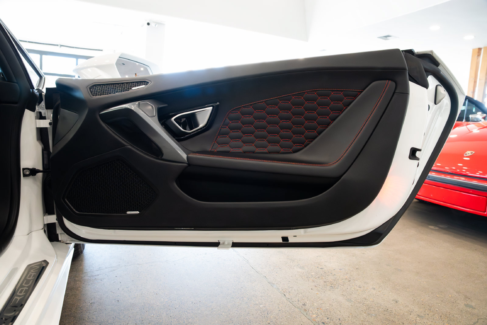 Used 2017 Lamborghini Huracan LP 580-2 RWD image 21