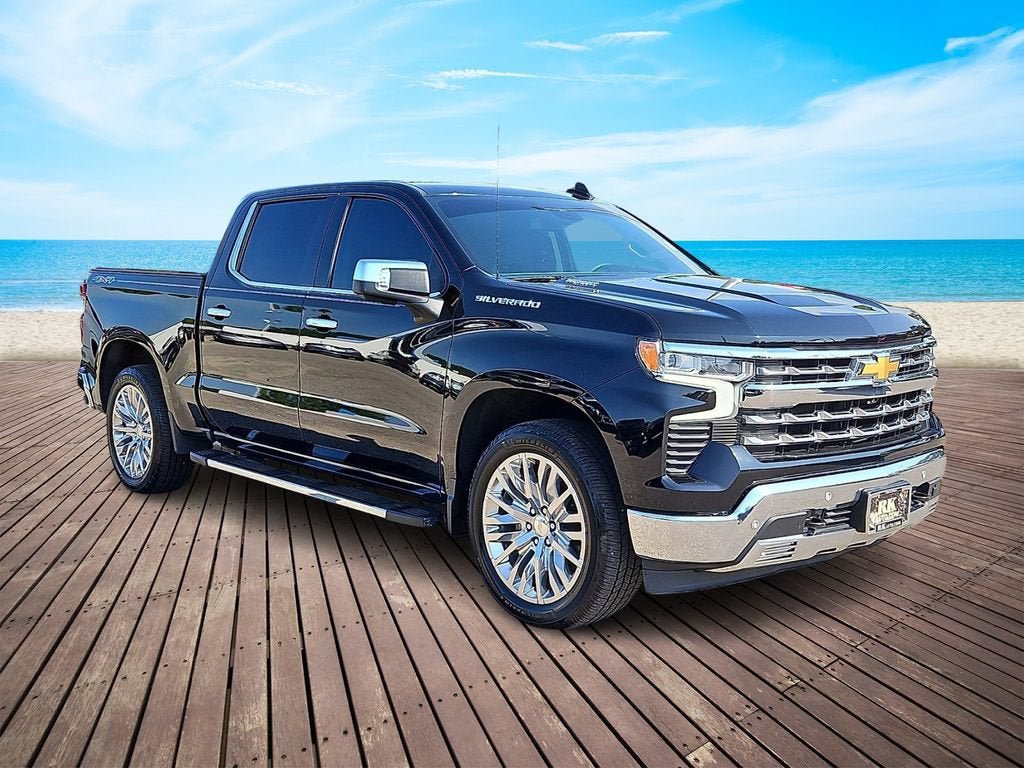 Used 2023 Chevrolet Silverado 1500 LTZ AWD/4WD image 3