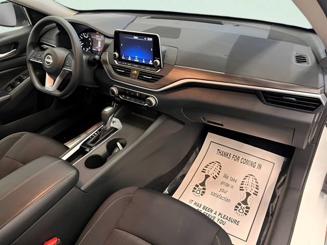 Used 2025 Nissan Altima 2.5 SV FWD image 11