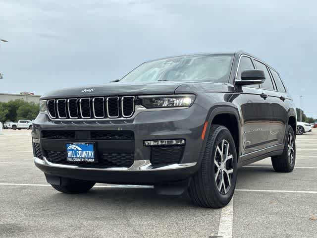 Used 2023 Jeep Grand Cherokee L Limited AWD/4WD image 11