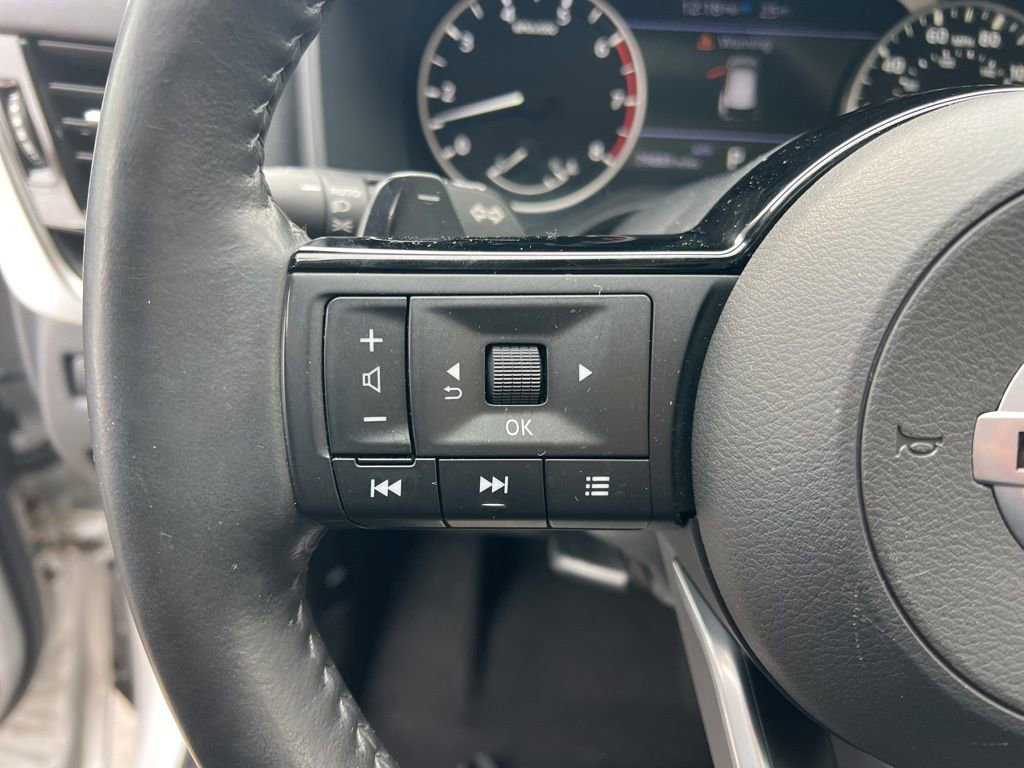 Used 2021 Nissan Rogue SL image 16