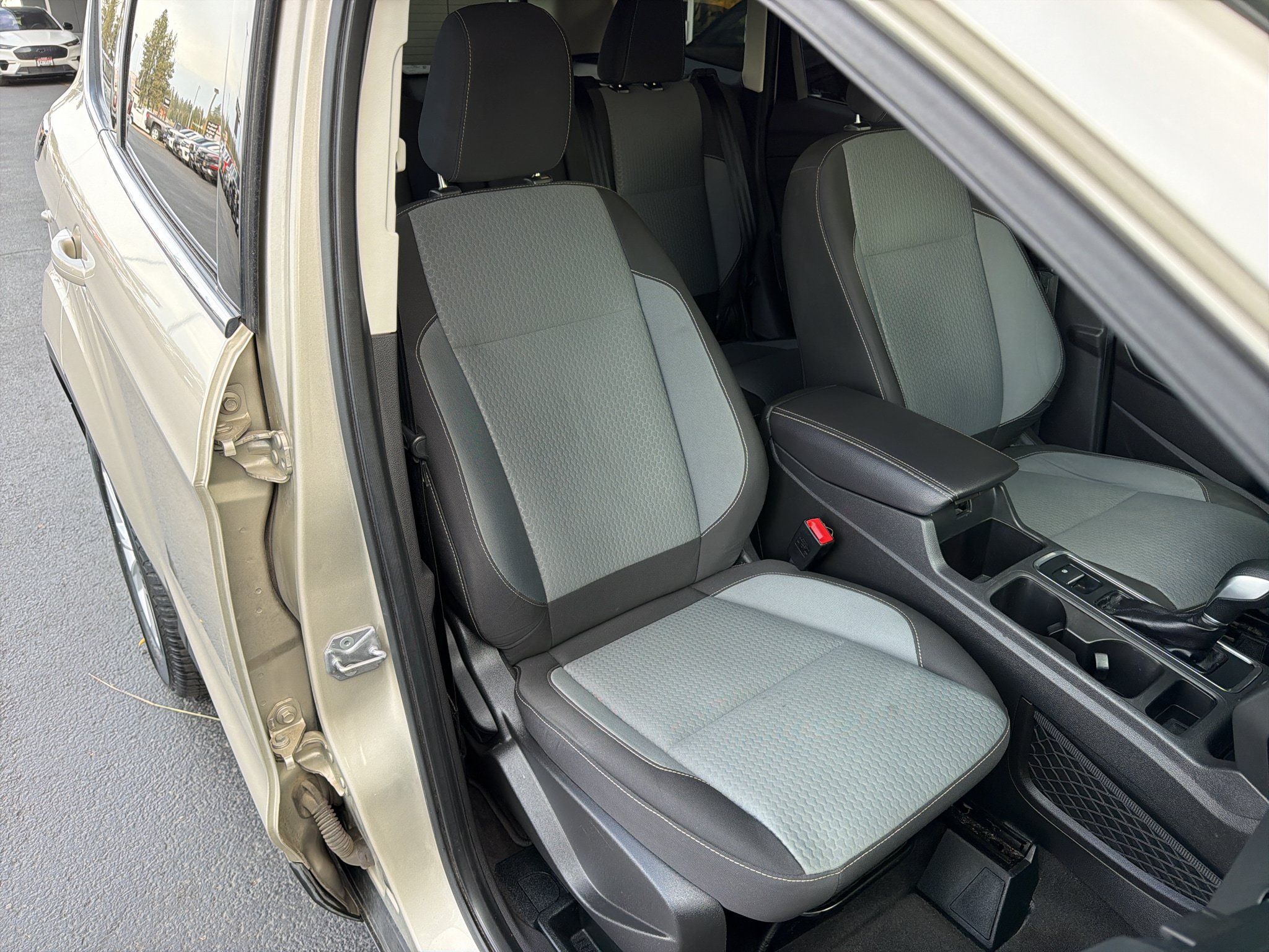 Used 2018 Ford Escape SE FWD image 8